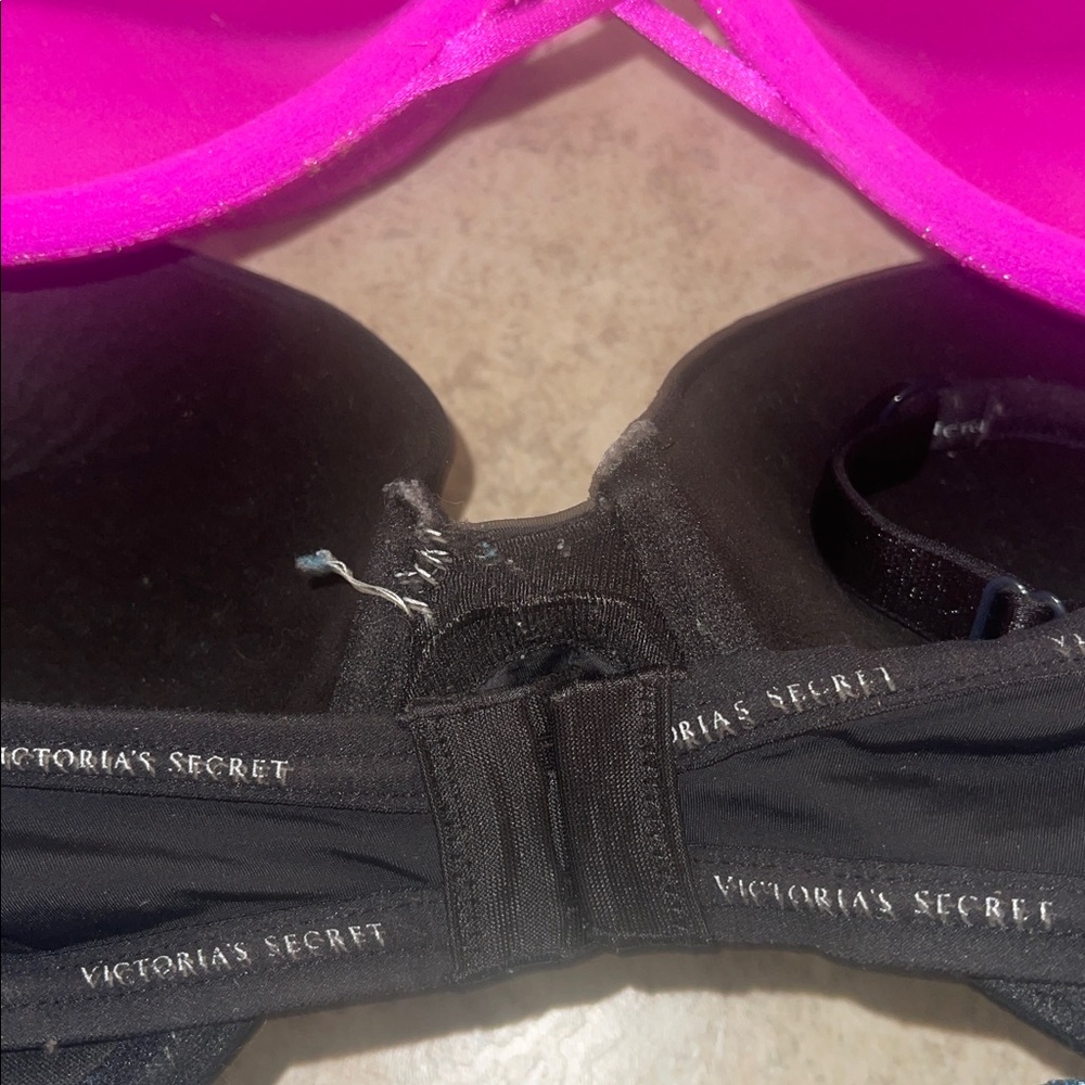 Victoria's Secret Fuchsia Lace Bras 38DD 3 total PREOWNED!! - Picture 5 of 13